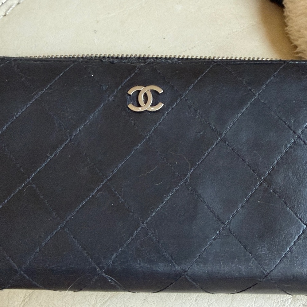 CHANEL Black Quilted Lambskin Zippy Wallet w Serial Numbers - Picture 10 of 11